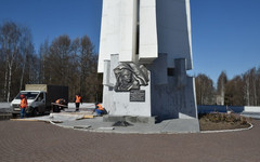 В парке Победы начали ремонтировать мемориальную зону