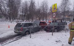 В Кирово-Чепецке столкнулись BMW и LADA Kalina