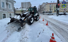 В Кирове водитель экскаватора при движении задним ходом сбил пенсионерку