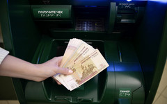 Бдительные банковские сотрудники спасли пенсионерку от мошенников