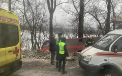 На Слободском тракте автобус упал в кювет