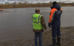 Чтобы найти причину запаха воды из-под крана, Росприроднадзор взял пробы из Вятки