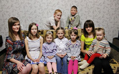 Кировчан наградили за воспитание 14 приёмных детей (ФОТО)