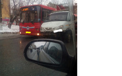Автоэвакуатор, уронивший «Калину» на «Ягуар», попал в новое ДТП