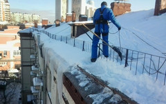 Кировские коммунальщики очистили от снега около 2800 кровель