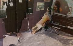 В Кирове вандалы разгромили остановку «КРИН»