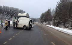 Смертельная авария: в Белохолуницком районе микроавтобус столкнулся с «КамАЗом»
