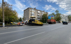 Ремонт тротуаров на улице Ивана Попова завершат в сентябре