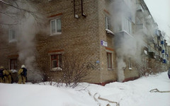 В Кирово-Чепецке пожарные спасли из горящего дома 39 человек
