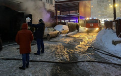 В Кирове произошёл пожар в автосервисе. Пострадали 5 транспортных средств