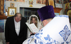 В кировской колонии осуждённый обвенчался с женой, ждавшей его в белом платье