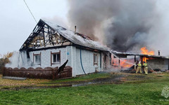 За сутки в Кировской области сгорели дом, бани и машины в двух пожарах