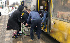 В Кирове прошла проверка низкопольного общественного транспорта с помощью инвалида-колясочника