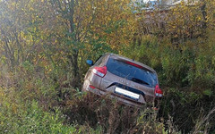 В Кирово-Чепецком районе Lada XRAY улетела в кювет