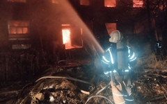 В Вересниках загорелся нежилой дом