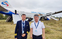 Пилотам, которые посадили самолёт в поле под Новосибирском, предложили уволиться