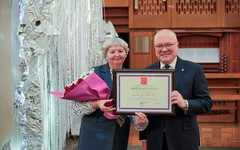 Губернатор Соколов наградил кировских педагогов Почётными грамотами Президента