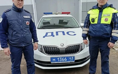 Кировские автоинспекторы помогли потушить пожар в теплице