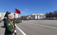 В Госдуме хотят разрешить выпускникам заключать контракт на службу в армии сразу после окончания школы