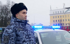 Житель Кирова разбил стекло в развлекательном центре и попал в полицию