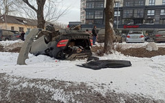В Кирове автобус столкнулся с иномаркой. Погибли две молодые девушки