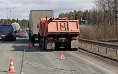 Из-за столкновения грузовиков на Советском тракте ограничено движение