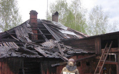 Котельничанин спас из горящего дома бабушку