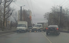«Ищите пути объезда»: на Щорса произошло массовое ДТП