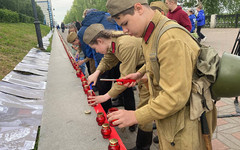 На набережной Грина в Кирове зажгли 1418 свечей