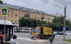 В Кирове оперативно устранили два обрыва троллейбусной контактной линии