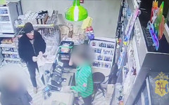 В Кирове ищут мужчину, расплатившегося чужой картой