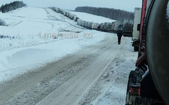 Кировские дальнобойщики застряли в двухдневной пробке под Сызранью