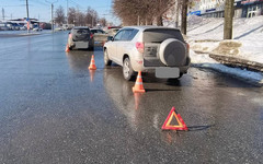 На Октябрьском проспекте столкнулись «Тойота» и «Опель», пострадала женщина