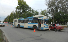 На Октябрьском проспекте «шестёрка» врезалась в троллейбус с пассажирами