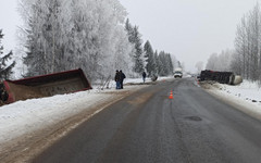 В Кировской области в ДТП опрокинулись автомобили