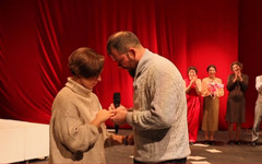 Кировчанин сделал предложение руки и сердца на сцене Драмтеатра