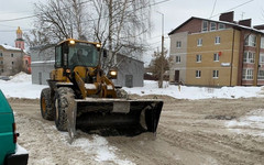 После жалоб жителей в загородной части Кирова усилили уборку снега