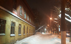 В Кирове исправят новые фонари, освещавшие окна вместо тротуаров