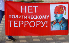 «Заклеймить позором власти». В Кирове прошёл митинг против установки памятника Сталину
