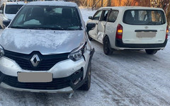 В Белой Холунице четыре автомобиля столкнулись в ДТП с пострадавшей