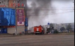 Пожар около развлекательного центра "Аура". ВИДЕО