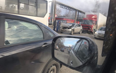 На Лепсе произошло массовое ДТП с участием грузовика и автобуса