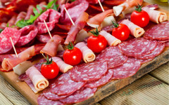Как покорить мужчину вкусным ужином: праздничные идеи от фирменных магазинов «Дороничи»