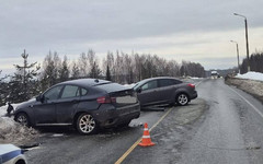 На трассе Киров - Стрижи - Оричи столкнулись три иномарки