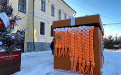 На Спасской появился огромный шарф