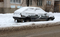 Более сотни припаркованных автомобилей мешали чистке улиц Кирова