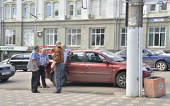 Кировчанин с ножом напал на таксиста и угнал его автомобиль