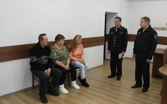 Кировские полицейские выдали паспорта семье из Луганска