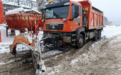В Кировской области «Гранта» врезалась в снегоуборочную машину