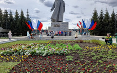 Площадь имени С.М. Конева украсили цветами